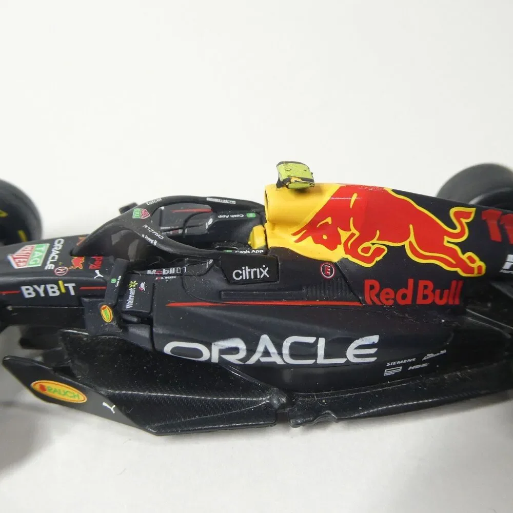 Oracle Red Bull Racing RB18 2022 Formula One Diecast Model 1:43 Bburago